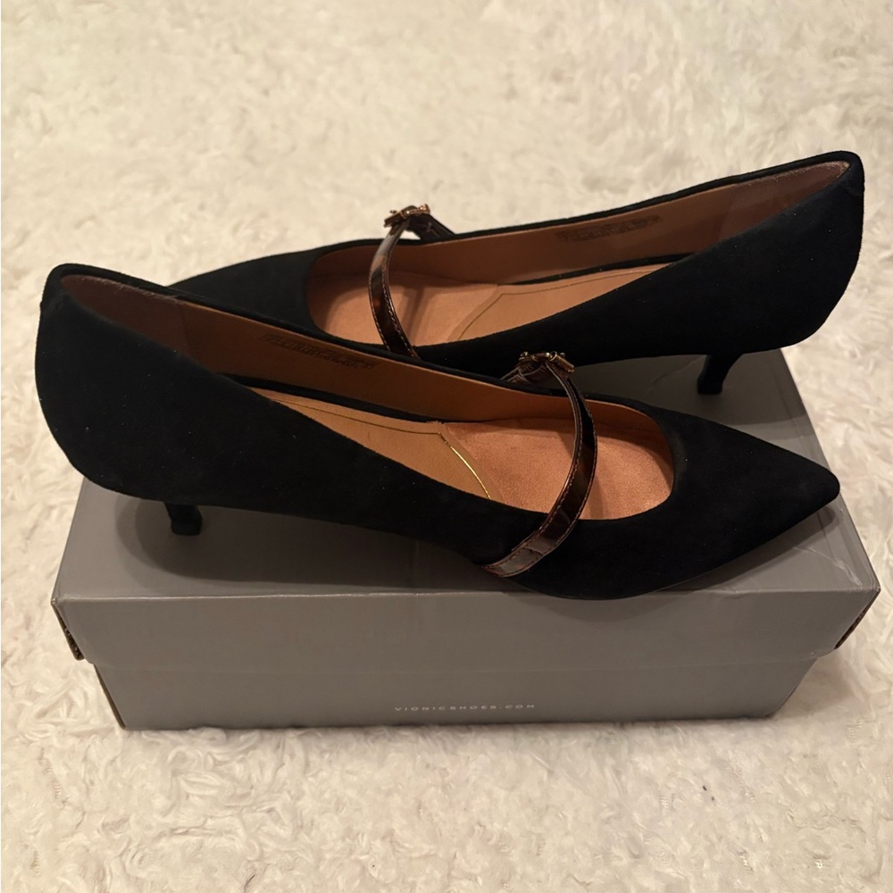 Vionic Chic Black Women's Maryjane Kitten Heels